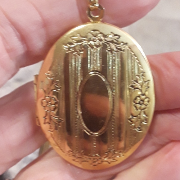 Multi-strand Dangling Locket - Picture 4 of 4